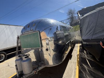 1963 airstream landyacht 28’ great condition!!! Ready for summer fun