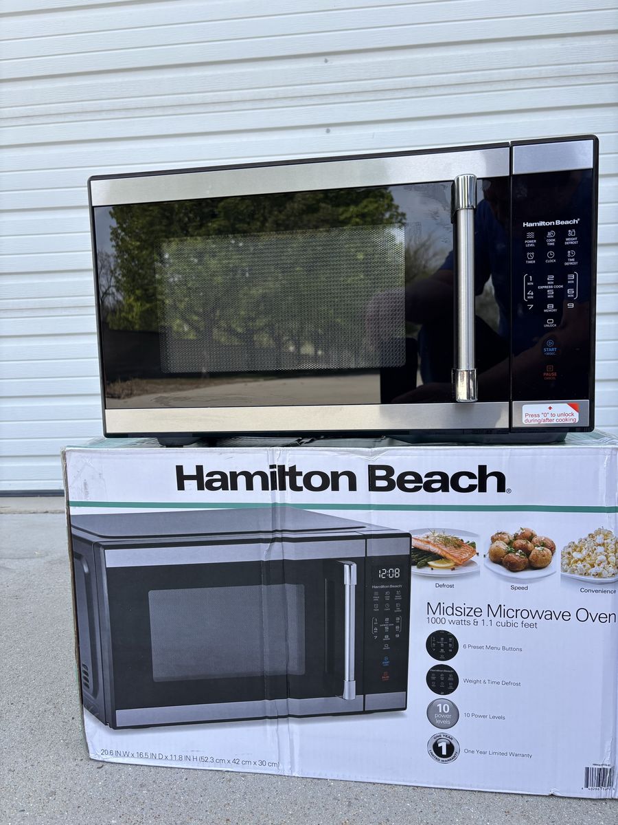 New Medium Size Microwave Oven