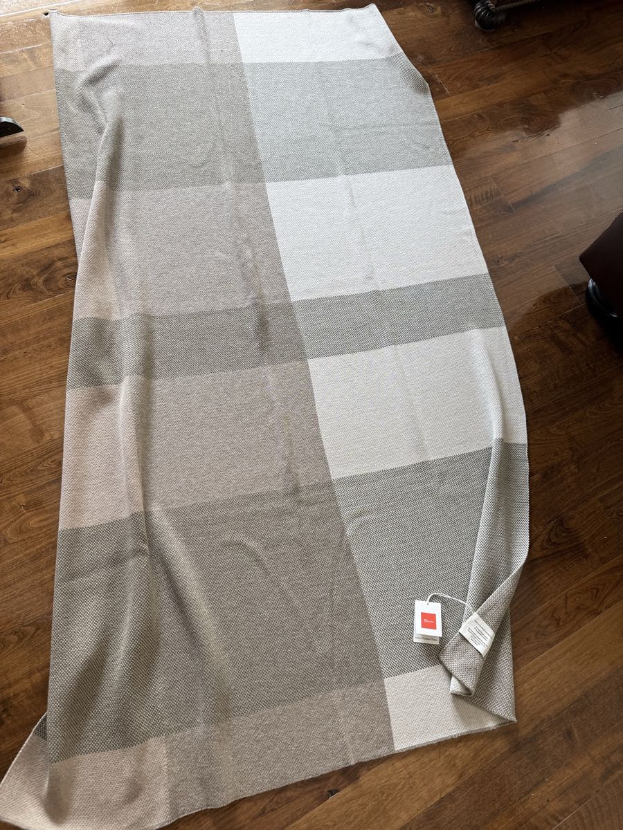 NEW with tags Sunbrella indoor outdoor throw thick well made! New on Sunbrella  $299