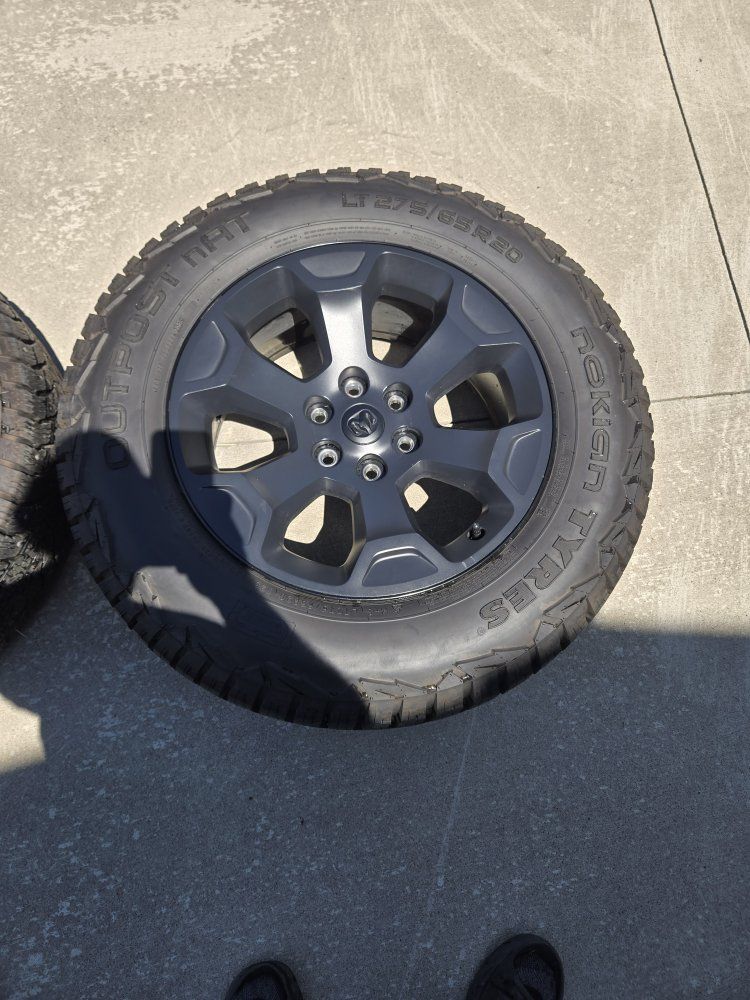 Set of 4 Nokian Tyres Outpost NAT LT275/65R20 Wheels and Tires