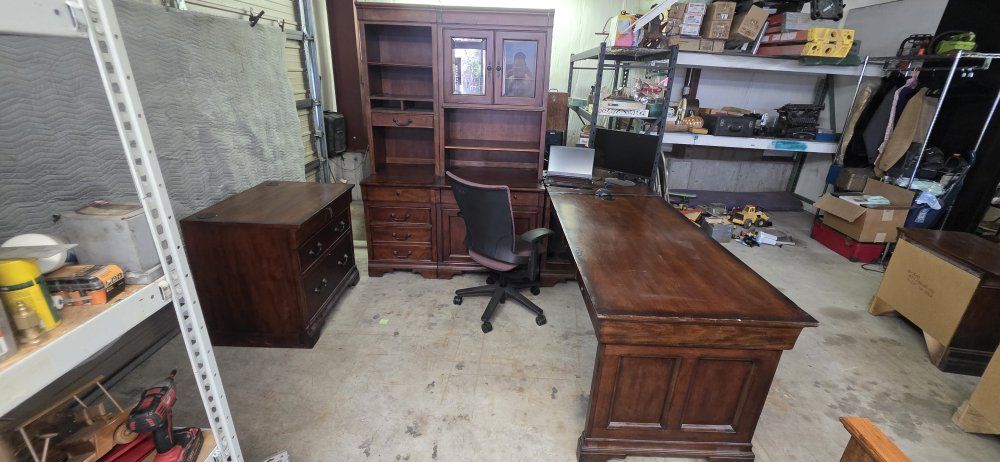 executive desk 