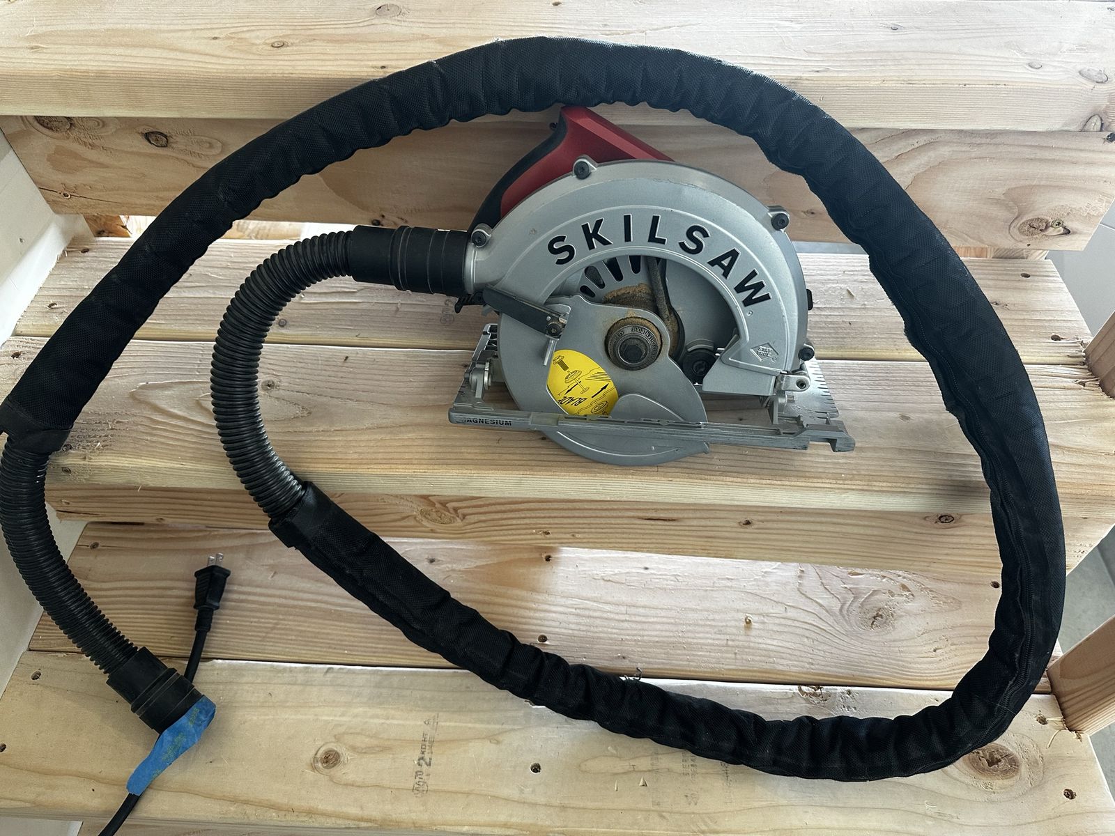 Skillsaw with dust collection.