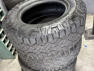 Goodyear Wrangler Duratrac RT LT265/70R17