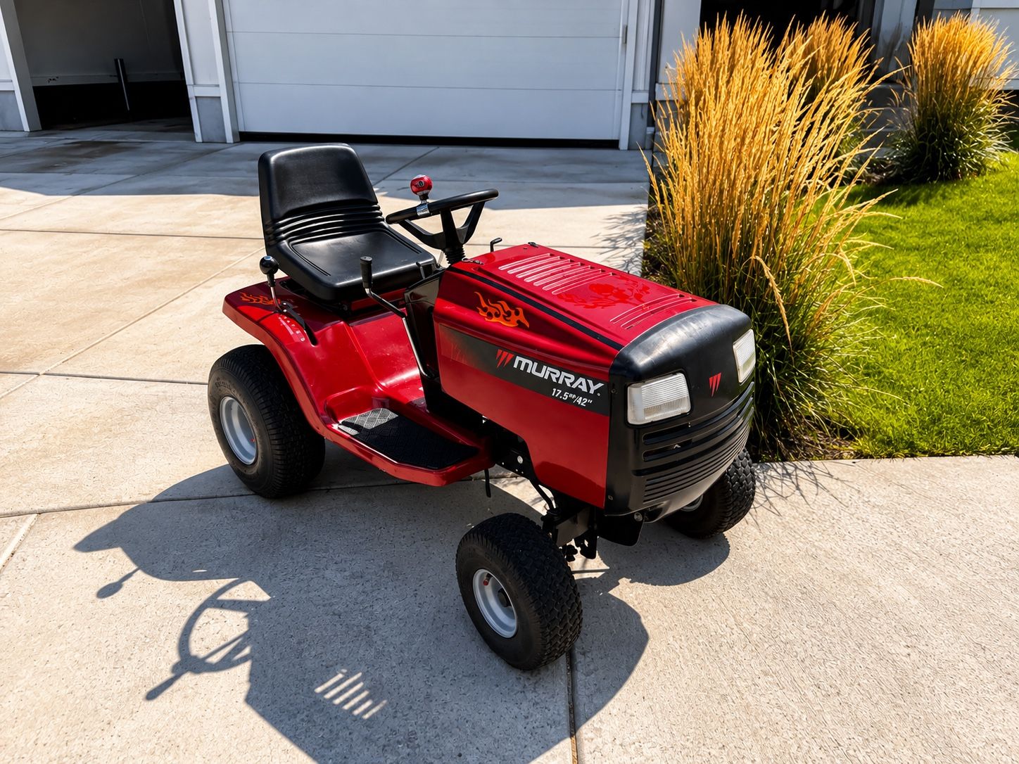 Racing lawnmower / riding lawnmower Murray 17.5 HP 42" Riding Lawn Mower Tractor Red Flame Decals