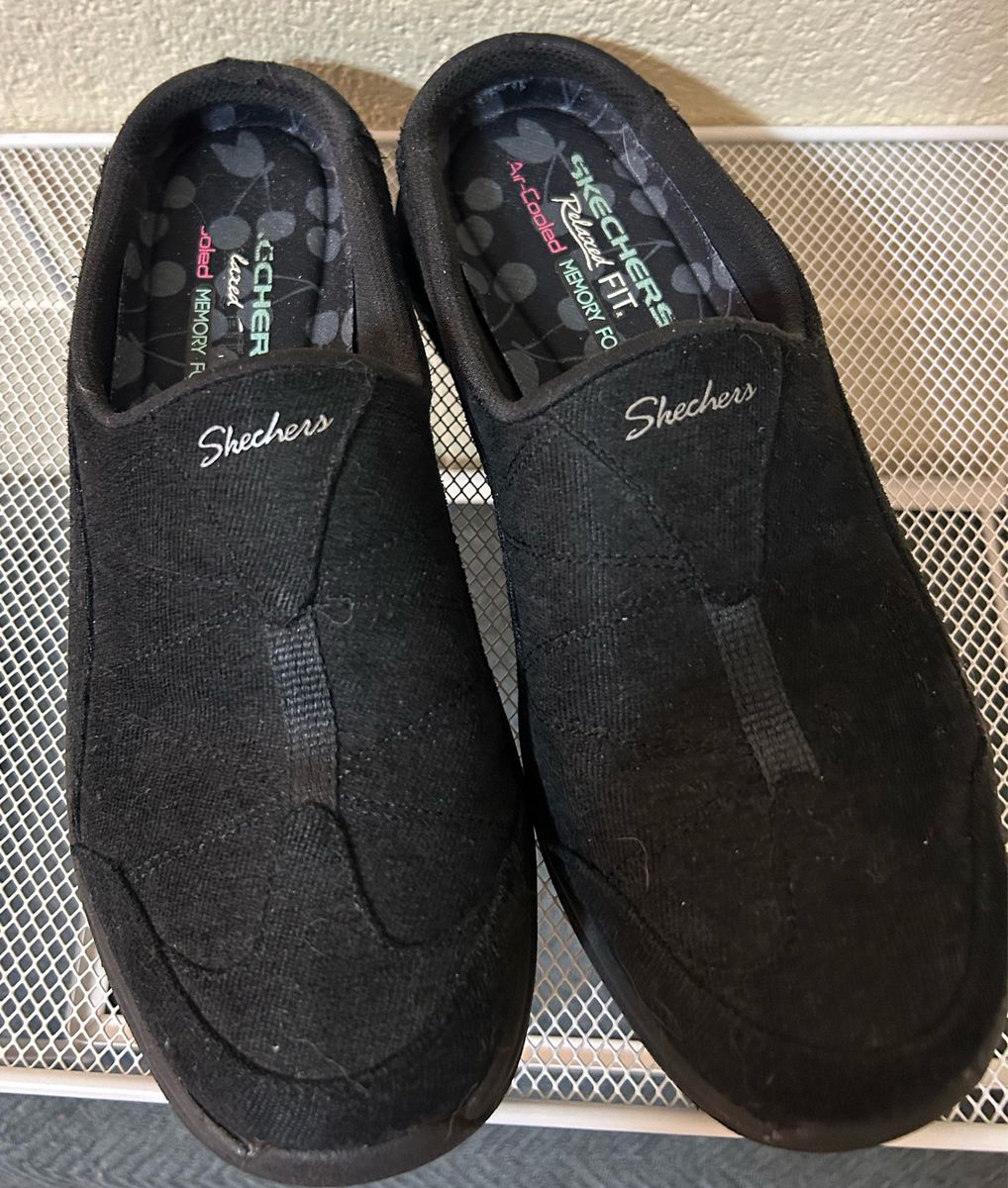 Skechers Women's Black Relaxed Fit Air-Cooled Memory Foam Slip-On Shoes Size 7 Cash Only Please