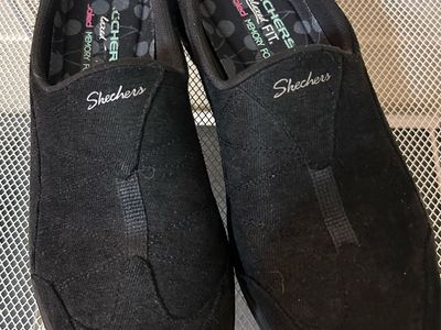 Skechers Women's Black Relaxed Fit Air-Cooled Memory Foam Slip-On Shoes Size 7 Cash Only Please