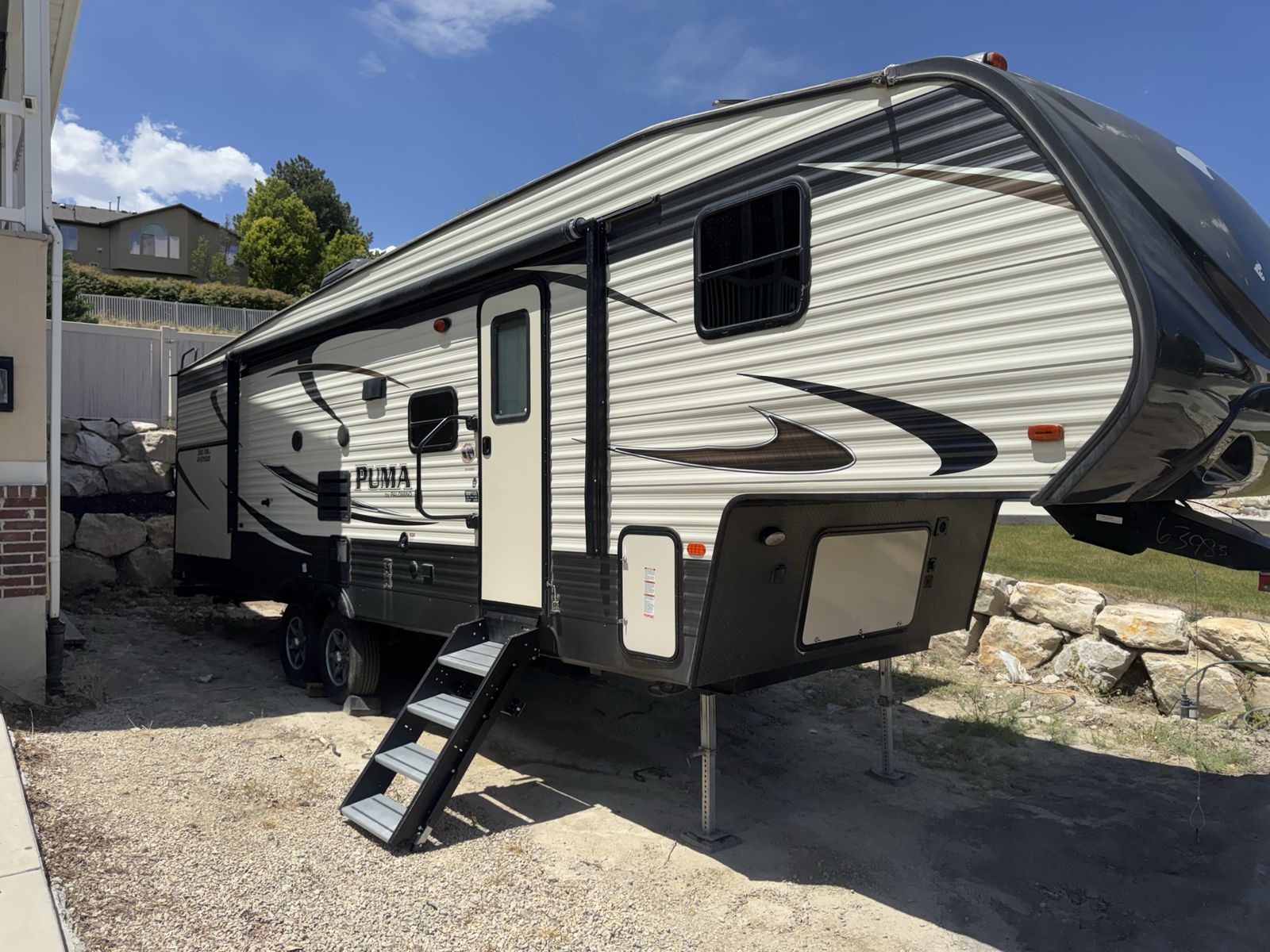 2017 Puma 295 BHS- 1 owner