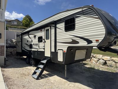 2017 Puma 295 BHS- 1 owner