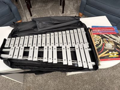 Yamaha Glockenspiel Bell Kit with Case, Mallets, and Standard of Excellence Books 1 & 2 - Great for Beginners!