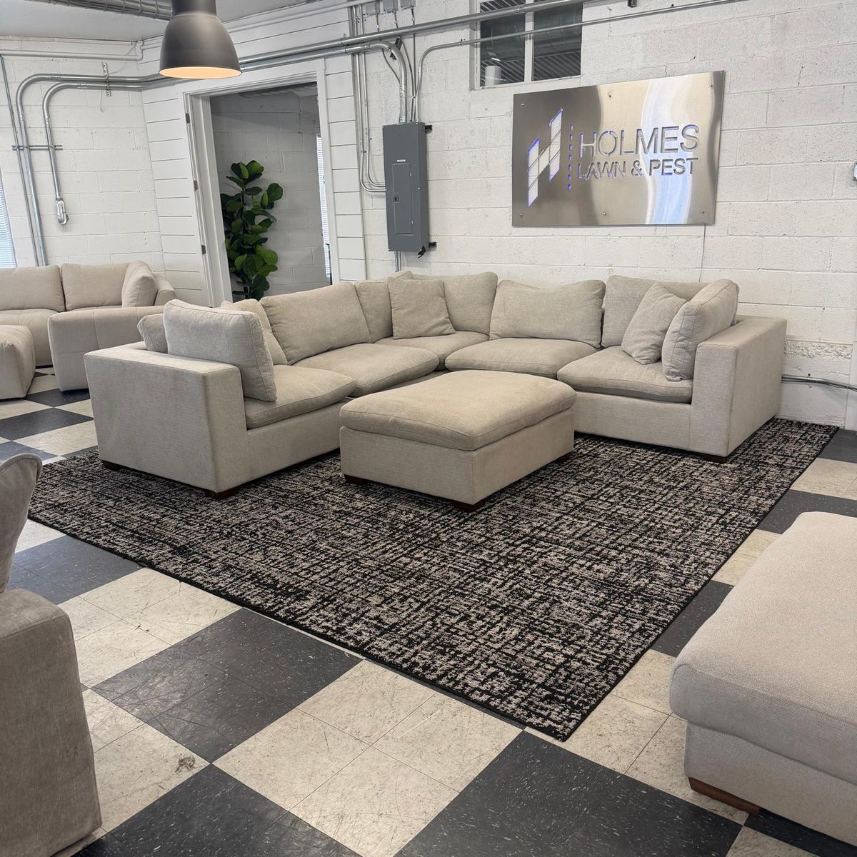 COSTCO THOMASVILLE LOWELL FABRIC 6-PIECE MODULAR SECTIONAL W/ OTTOMAN, LIGHT GRAY!!