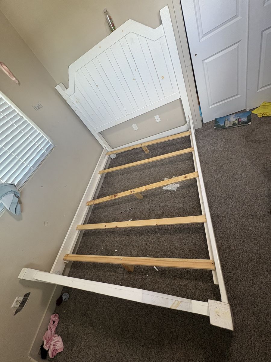 Queen bedframe and mattress