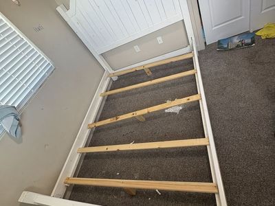 Queen bedframe and mattress