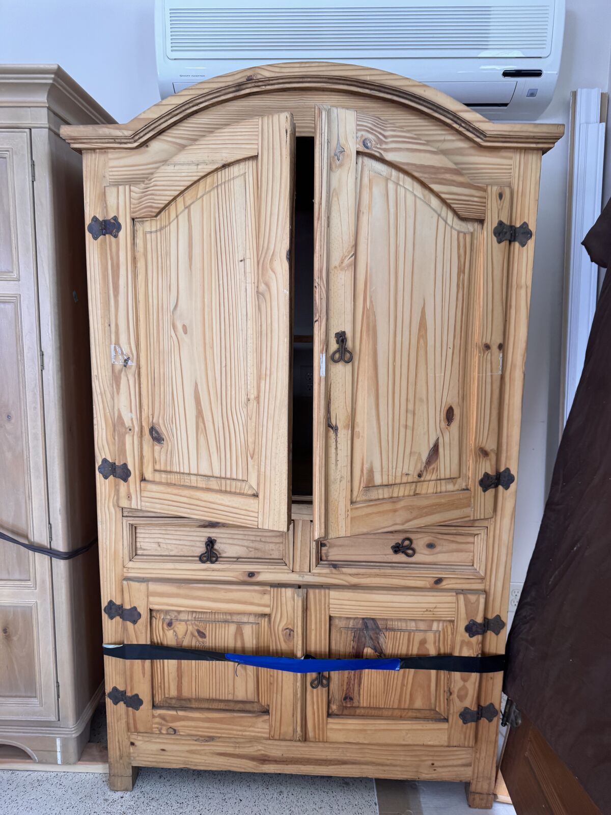 Solid Oak Hutch/dresser/tv stand