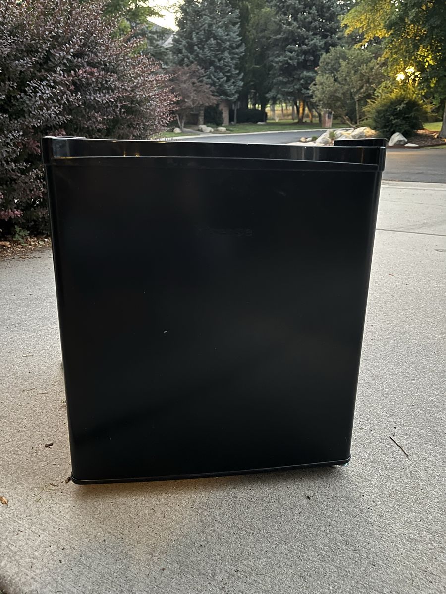 Mini Fridge - Like New
