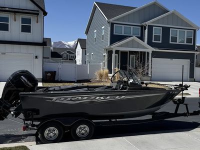 2022 Tracker Targa V18 Combo