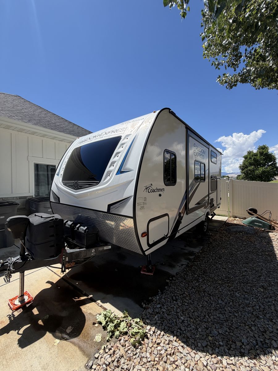 Freedom Express 22’ with bunks & extras