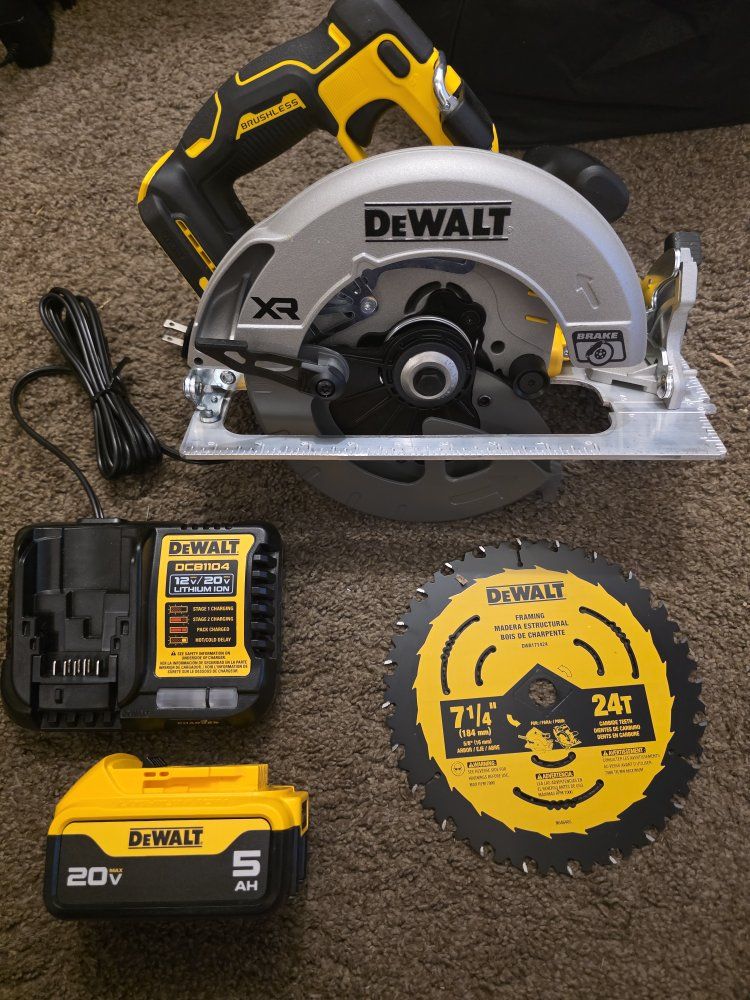 New DeWalt 20V Max XR 7-1/4 in. Cordless Circular Saw Kit with 5.0Ah Battery & Charger