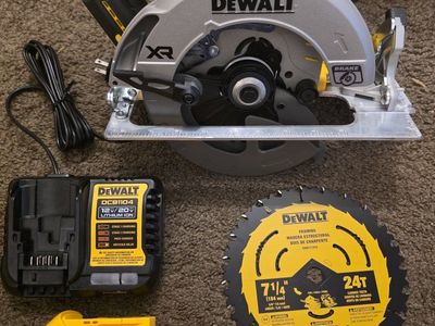 New DeWalt 20V Max XR 7-1/4 in. Cordless Circular Saw Kit with 5.0Ah Battery & Charger