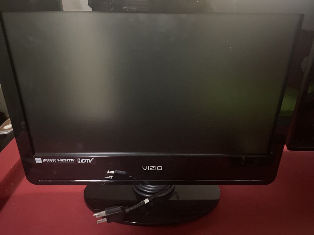 Vizio Small Tv 18x13 From A Pet And Smoke Free Hou