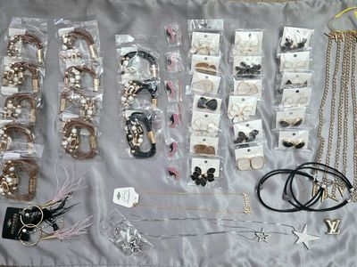 Wholesale Lot NWT - Fashion Jewelry Mixed Bracelets, Earrings, Necklaces - New Accessories *50+ items*