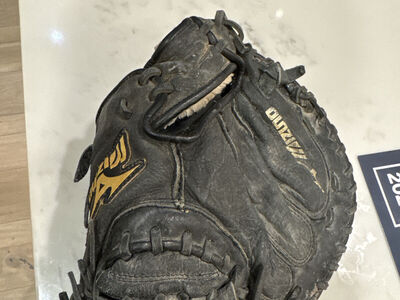 Mizuno Catchers Mitt For Ages 6-11