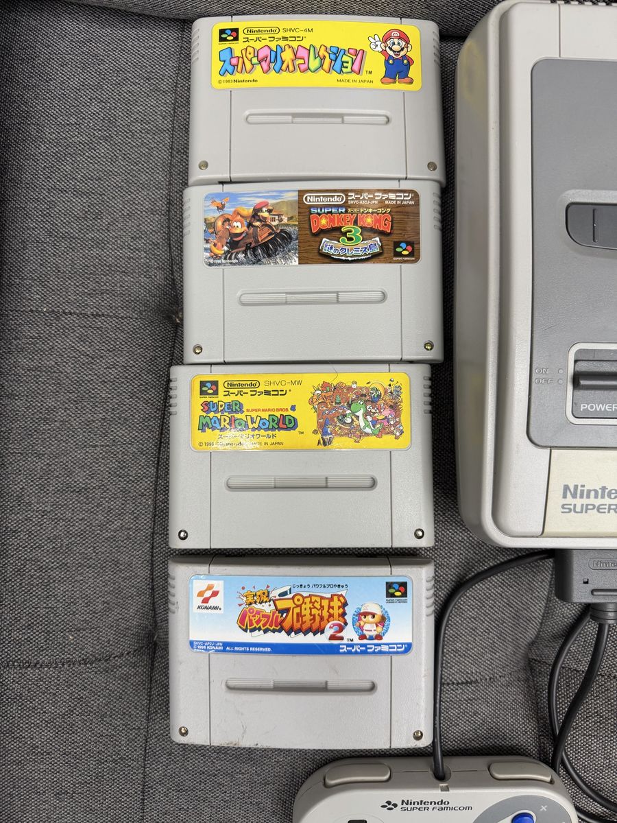 Nintendo Super Famicom Console Bundle with 4 Games and 2 Controllers