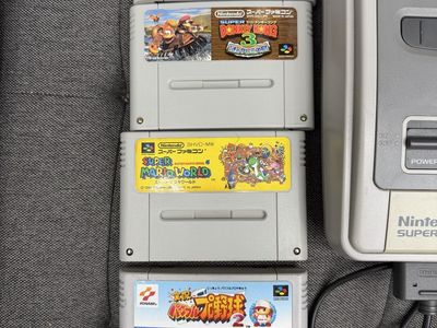 Nintendo Super Famicom Console Bundle with 4 Games and 2 Controllers