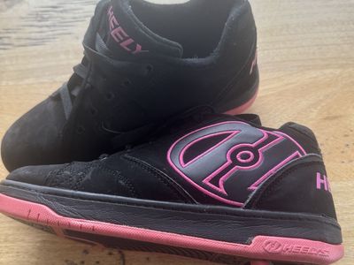 Heelys Black and Pink Roller Shoes Sneakers Size Youth 6 / Women 7