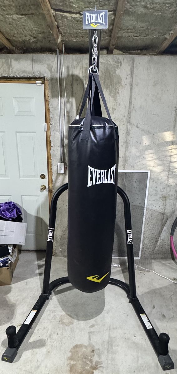 Everlast 2-Station Heavy Bag Stand + 100 Lbs Bag