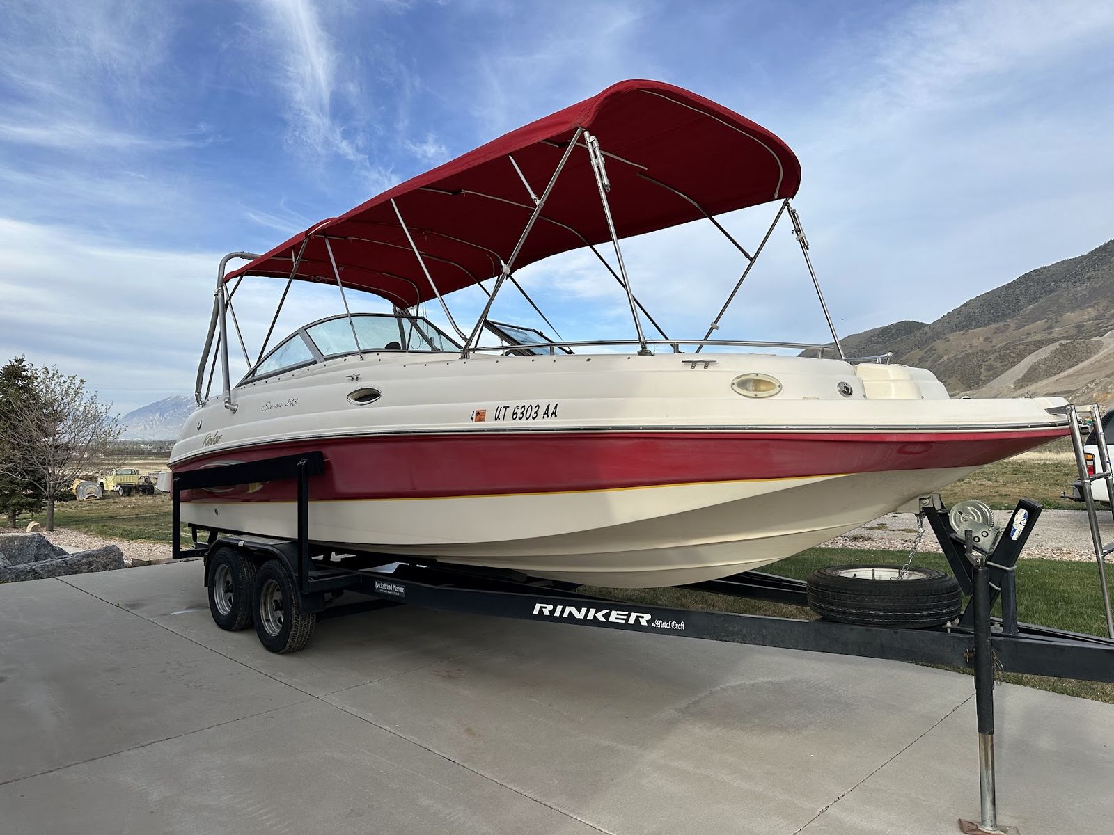 2003 Rinker 243 Siesta – Loaded Family Deck Boat w/ Trailer