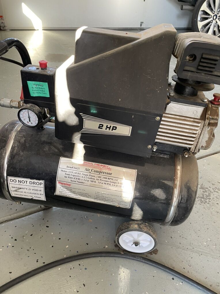 Central Pneumatic 6gal compressor