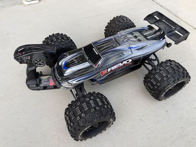 Traxxas E-Revo Brushless Edition 6S – Batteries, Extra Tires & 2-Speed Kit
