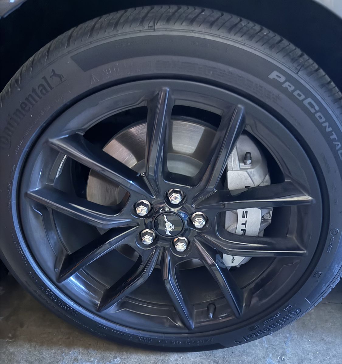 OEM 2025 Ford Mustang GT 18x8.5 Continental Pro WHEEL & TIRE SETUP