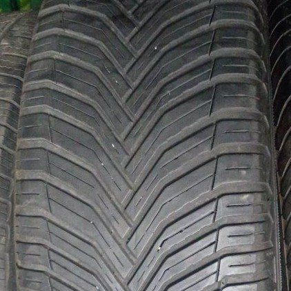 * Single 225/55R19 Tire *