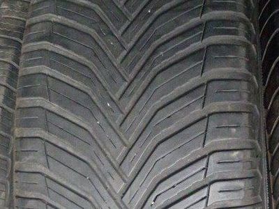 * Single 225/55R19 Tire *