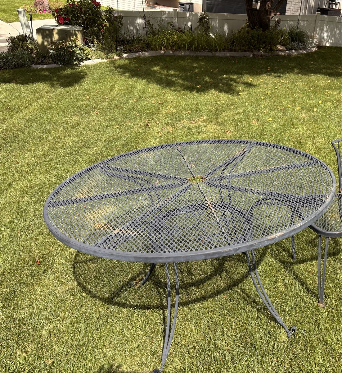 Woodard Pinecrest 48” Round Patio/Outdoor Table