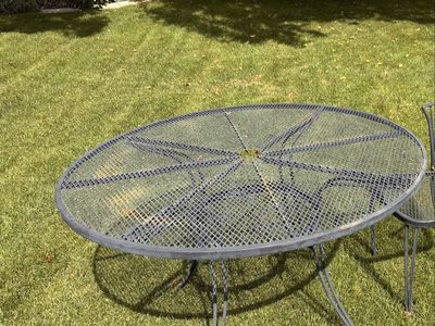 Woodard Pinecrest 48” Round Patio/Outdoor Table