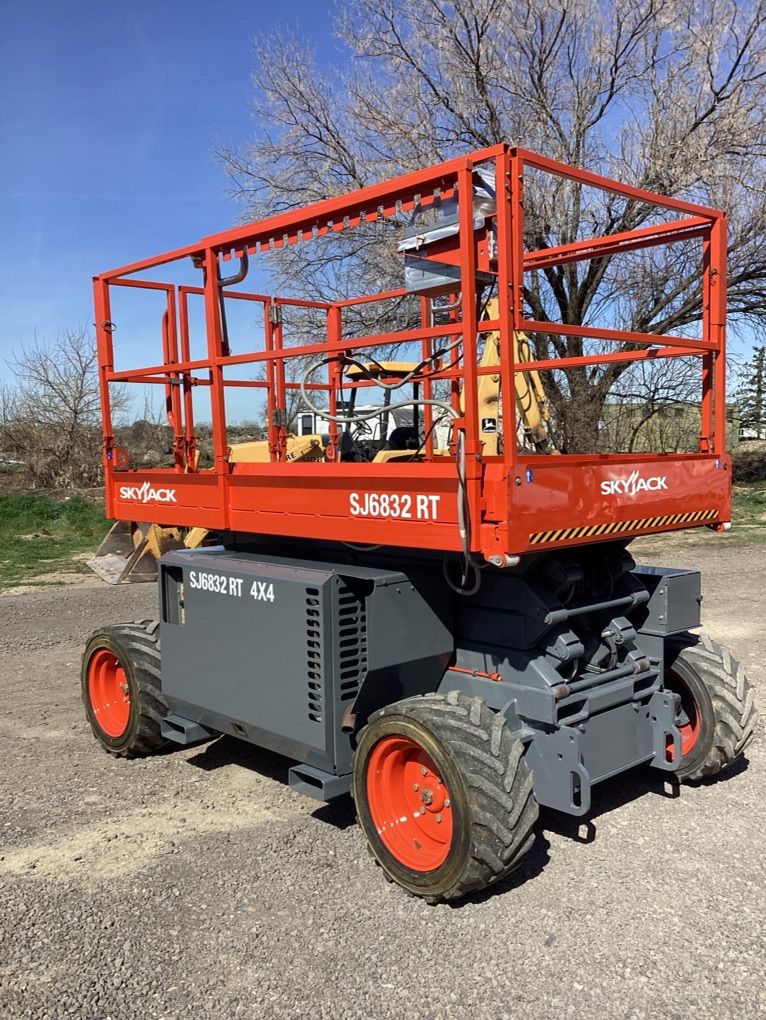 2016 Skyjack SJ6826RT 4X4 32' Working Height