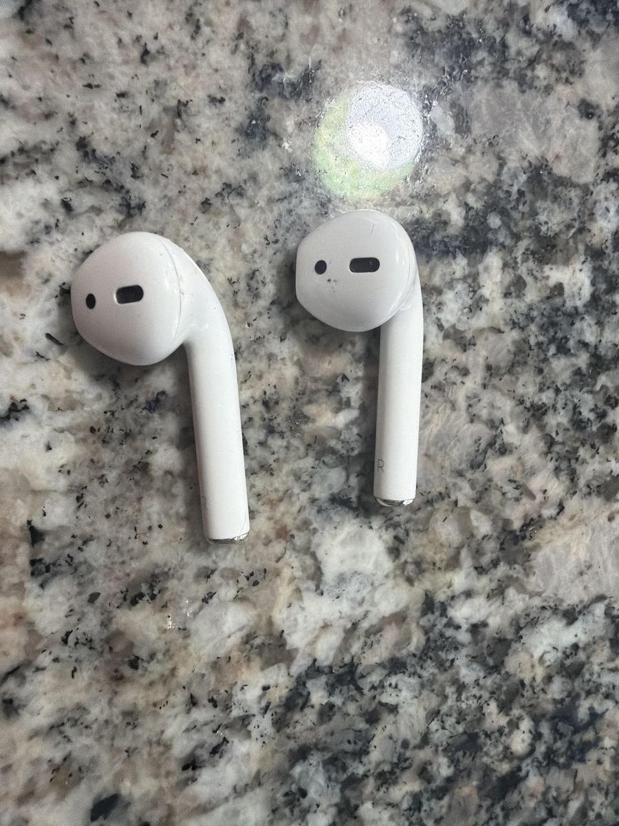 Right side only Apple AirPods True Wireless In-Ear Headphones - White 1st generation