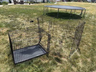 Collapsible dog kennel and fence
