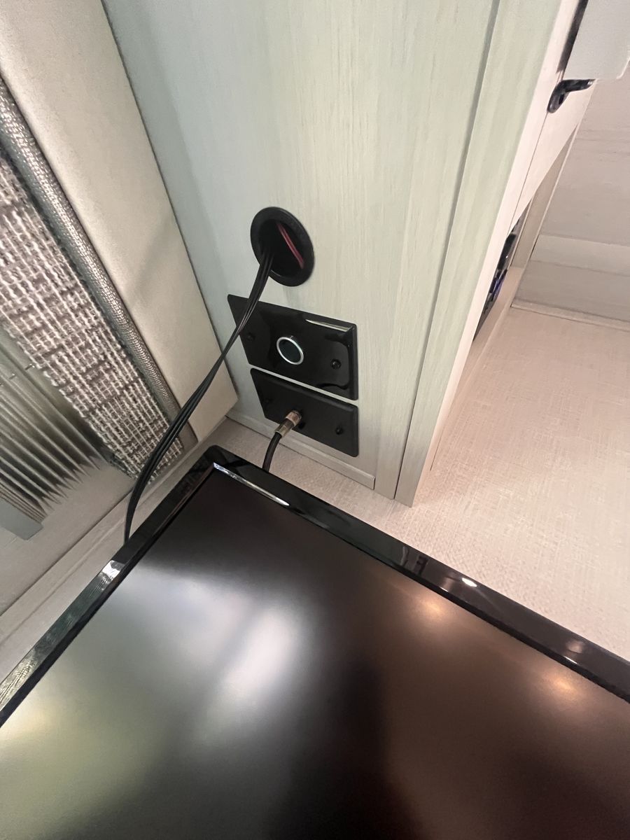 Main image 6