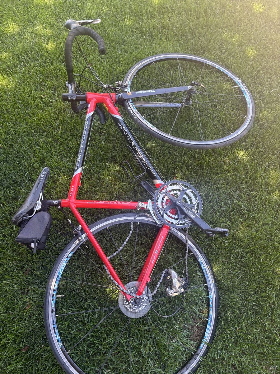 Jamis Ventura sport with shimano tiagra set 700 wheels straight feather weight 19” frame 105 and carbon needs the rear derailed