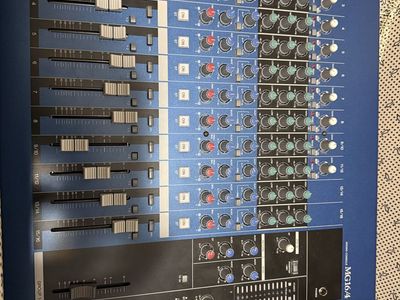 Yamaha MG 16/4 Mixing Console