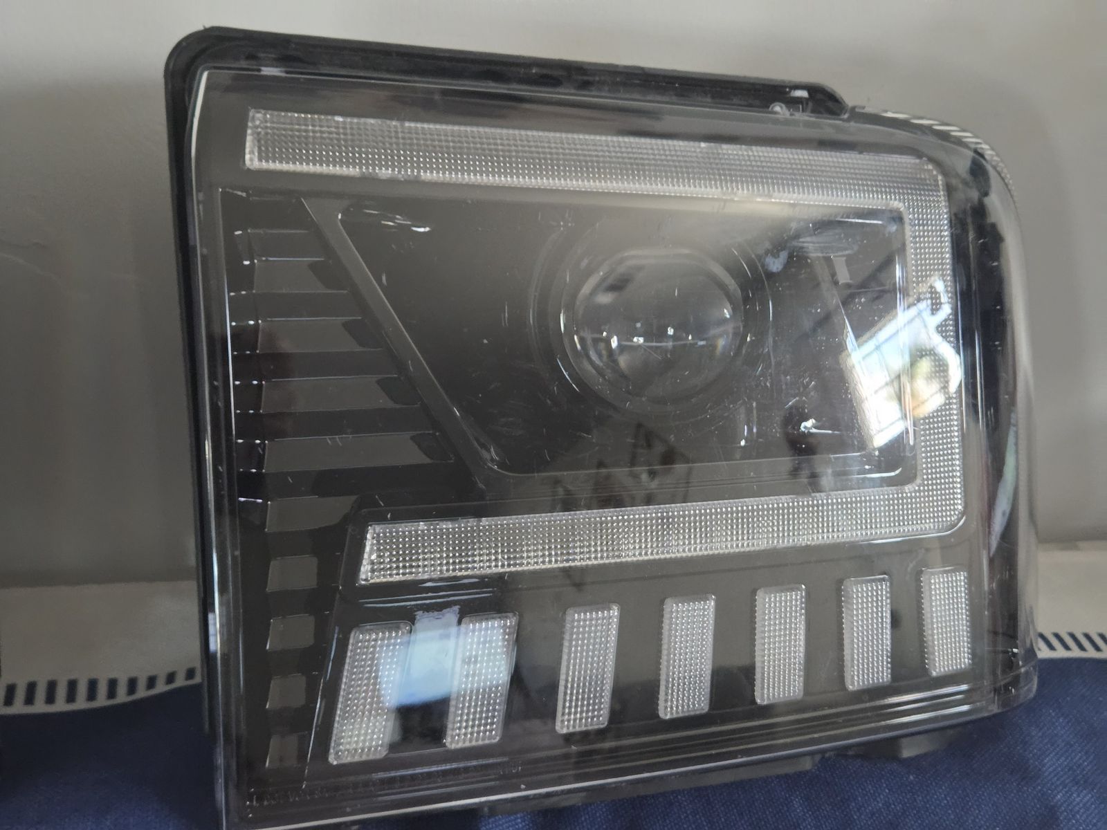 Sequential LED DRL Headlight Assembly Fit for 2005-2007  F250 F350 F450 F550 Super Duty/2005 Ford Excursion. pre-owned