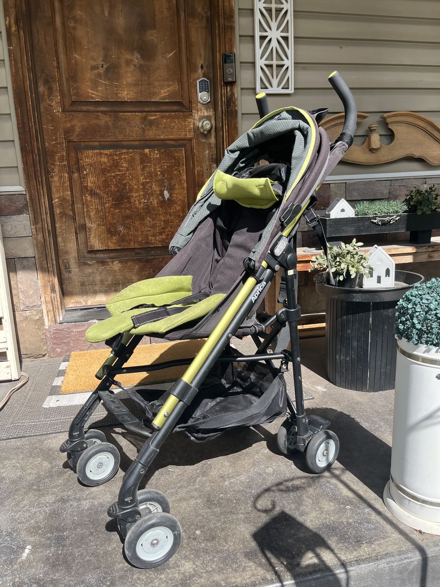 Aprica Stick Lightweight Compact Stroller (Green/Black)