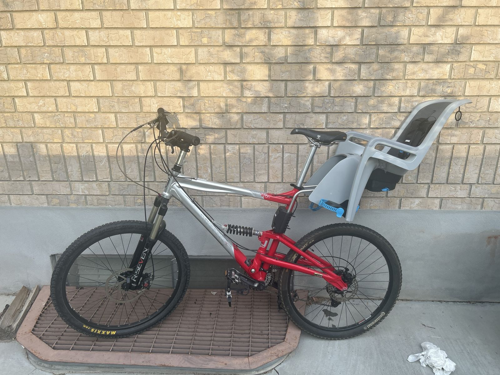 Full Suspension Mountain Bike with Thule Child Bike Seat
