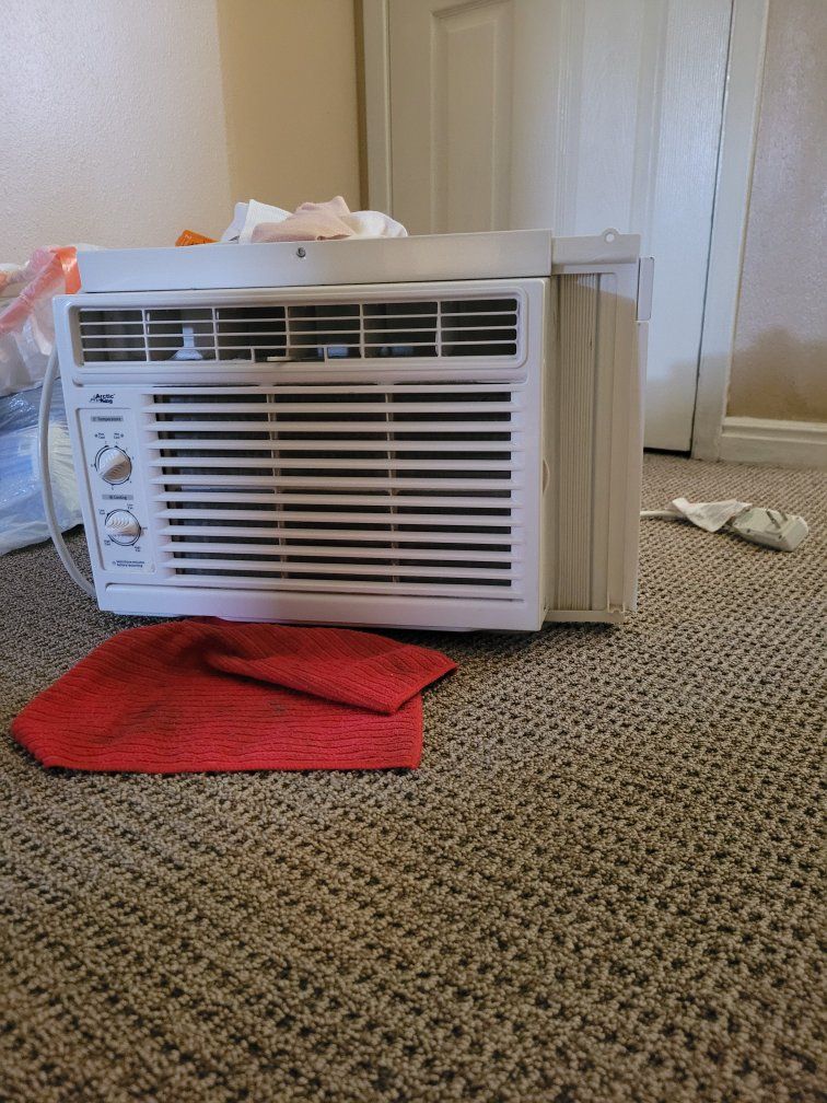 Arctic King Window Air Conditioner White 5000 BTU Used