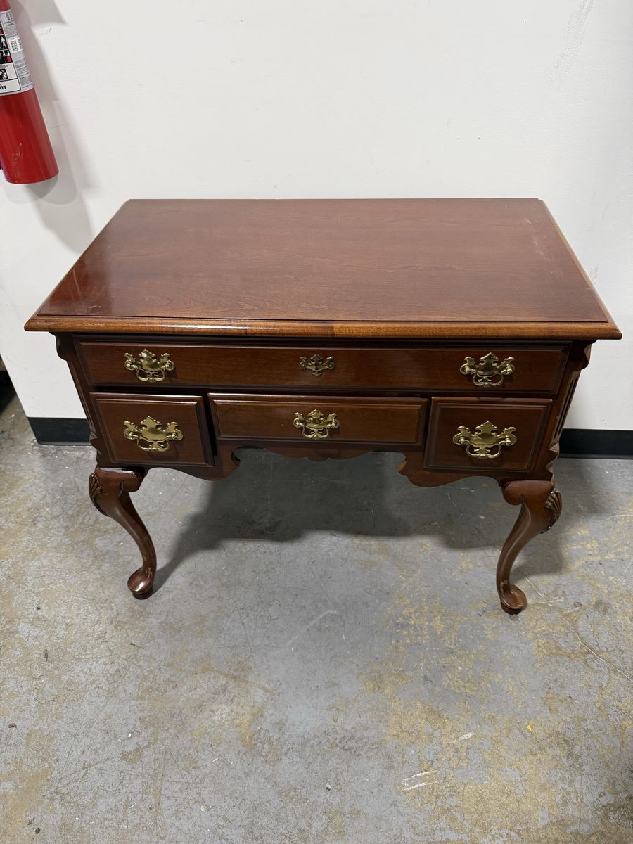 Queen Anne-style Mahogany Lowboy