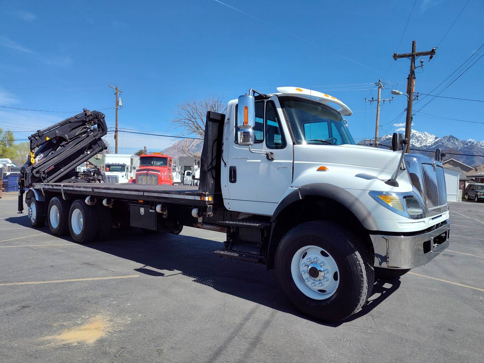 05-IHC 7600- 24' Flatbed- HIAB Crane 288-E-4 HK