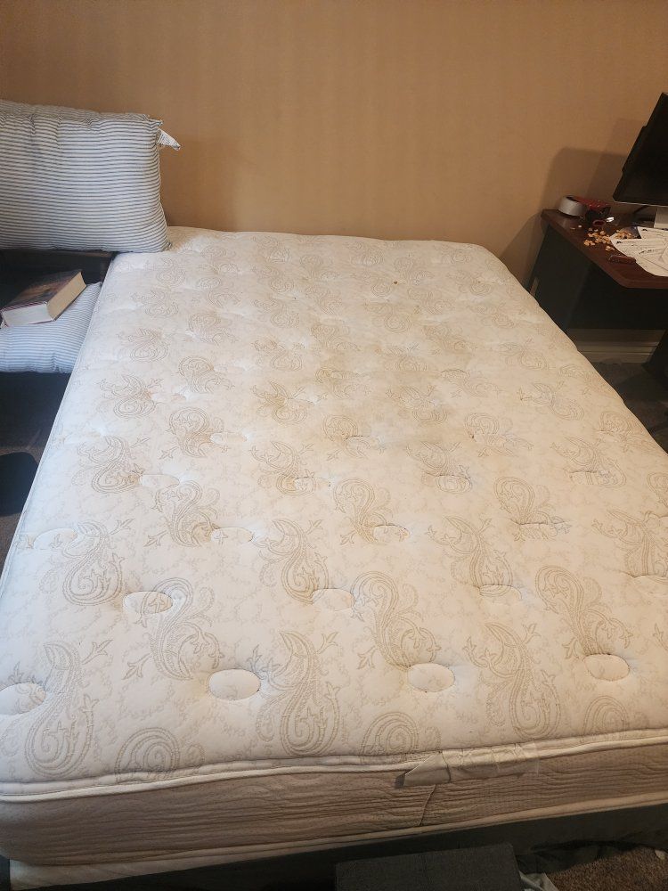 Used Queen Size Mattress - Comfortable and Affordable